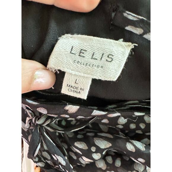 Le Lis black gray print ruffled romper size Large - Picture 3 of 16